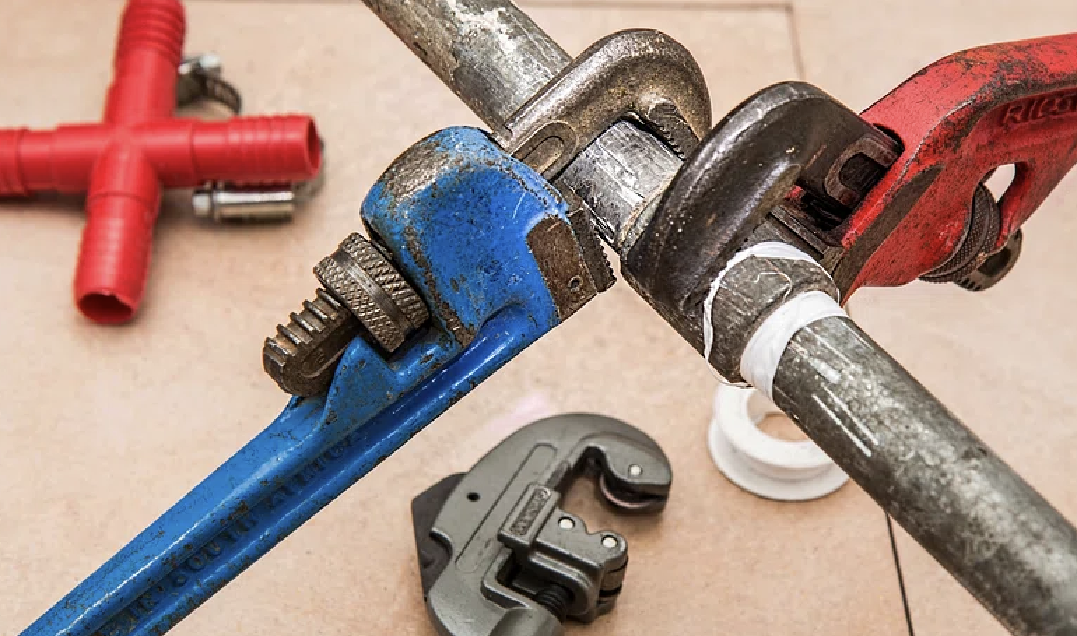 Outils et tuyauterie - plomberie